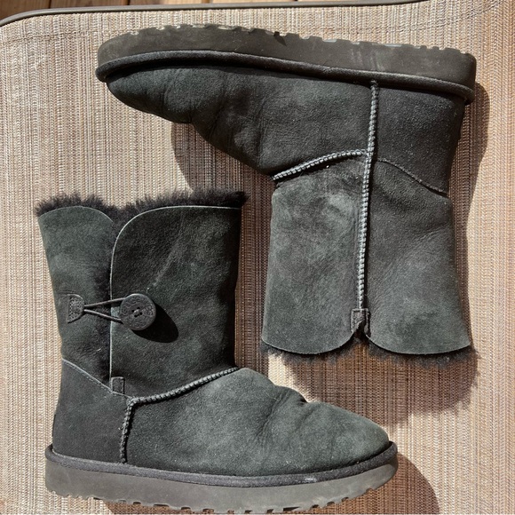 UGG Bailey Button II black shearling boot - Picture 9 of 11